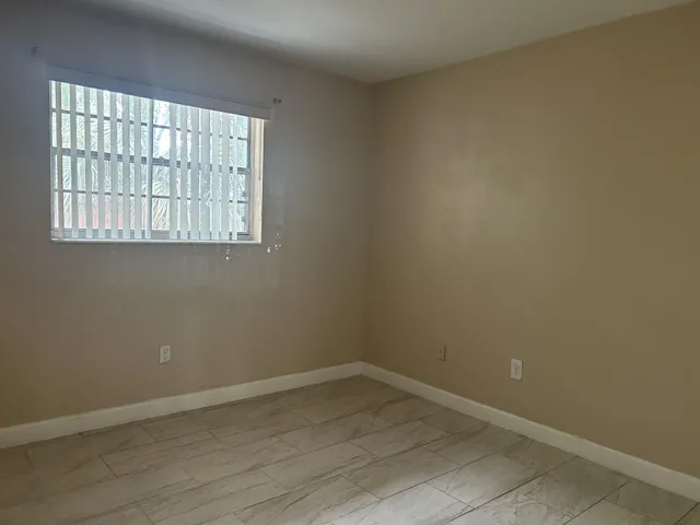 $1,600 | 1505 Crescent Circle, Unit B27, Lake Park, FL 33403