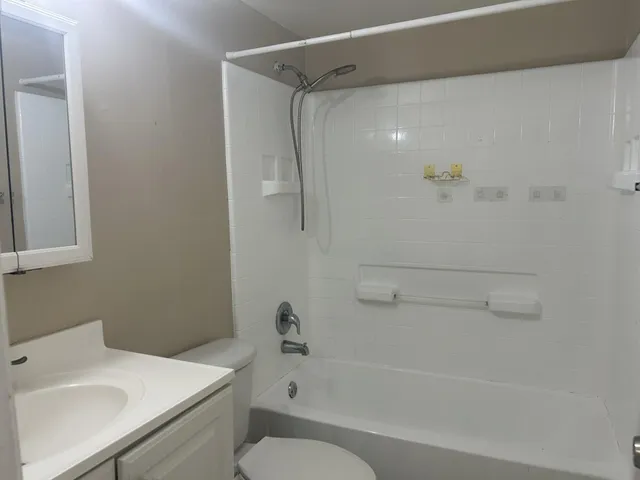 $1,600 | 1505 Crescent Circle, Unit B27, Lake Park, FL 33403