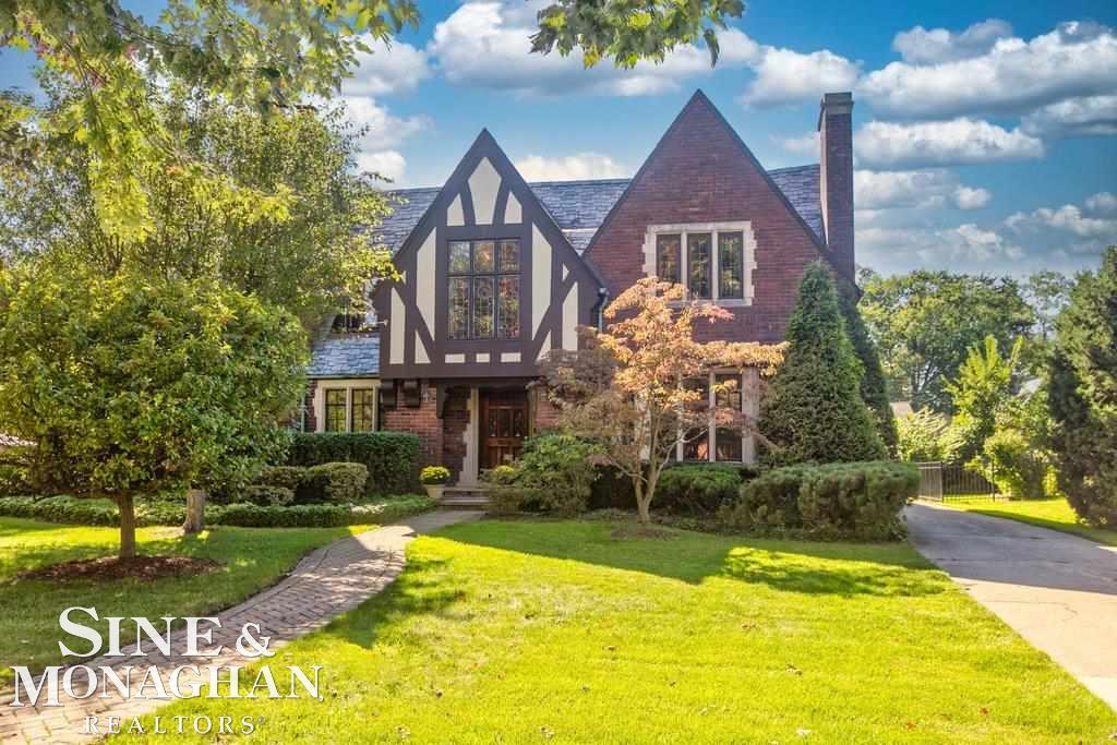 631 Pemberton Road Grosse Pointe Park, MI 48230 - Photo 1 of 32