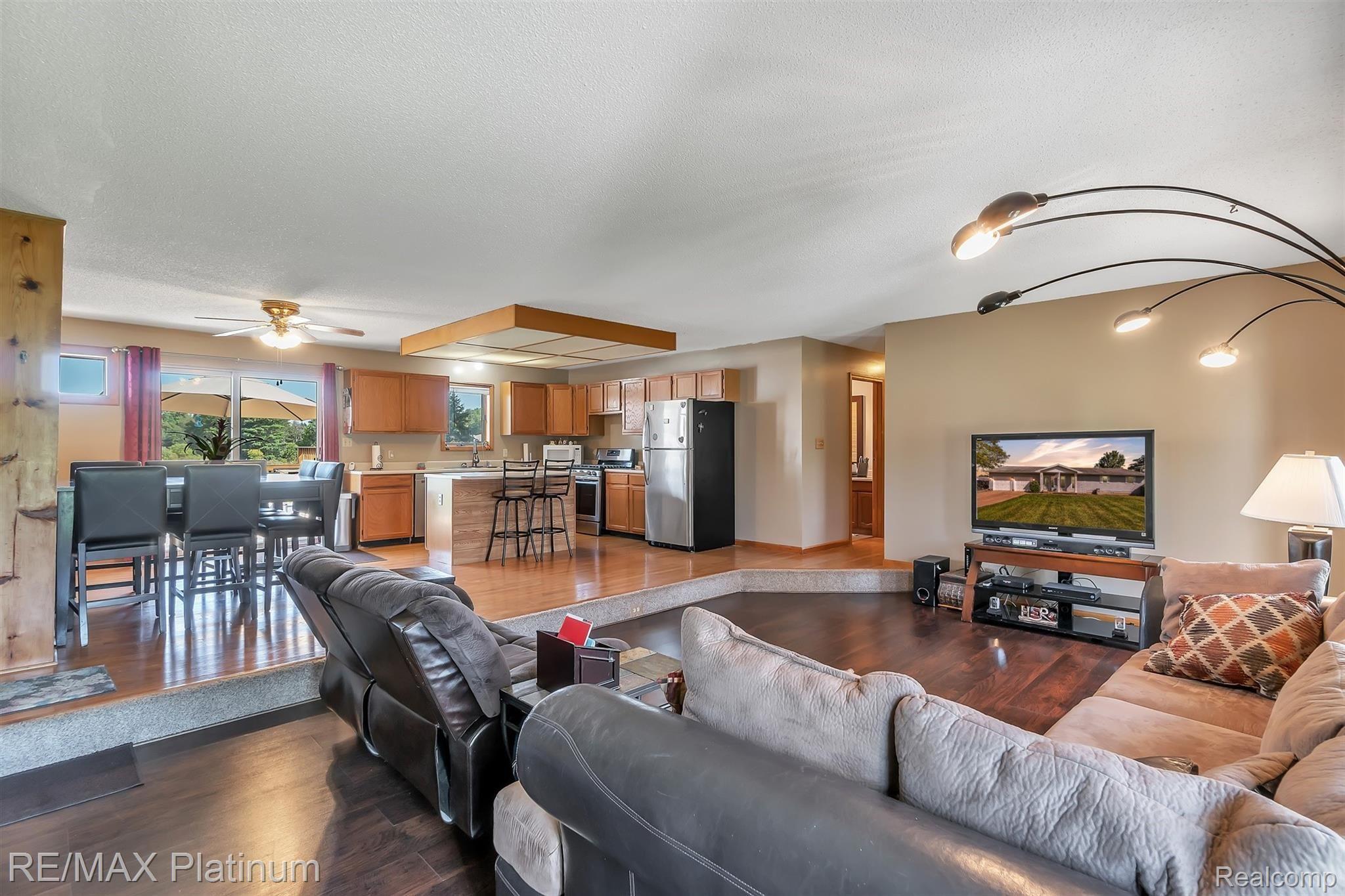 10251 Torrey Road Fenton, MI 48430 - Photo 9 of 39 09-10251 Torrey Rd-WindowStill-Real.jpg