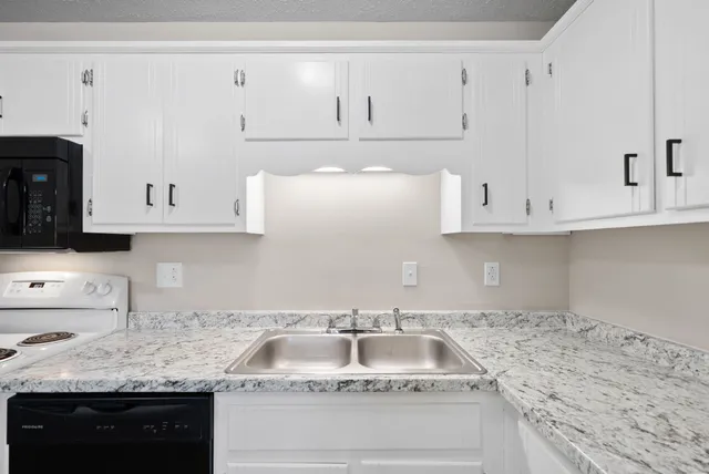 $875 | 3239 Tower Drive, Unit B, Clarksville, TN 37042