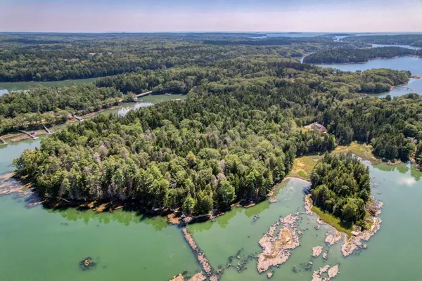 $995,000 | 44-4 Windrush Lane, Boothbay, ME 04537