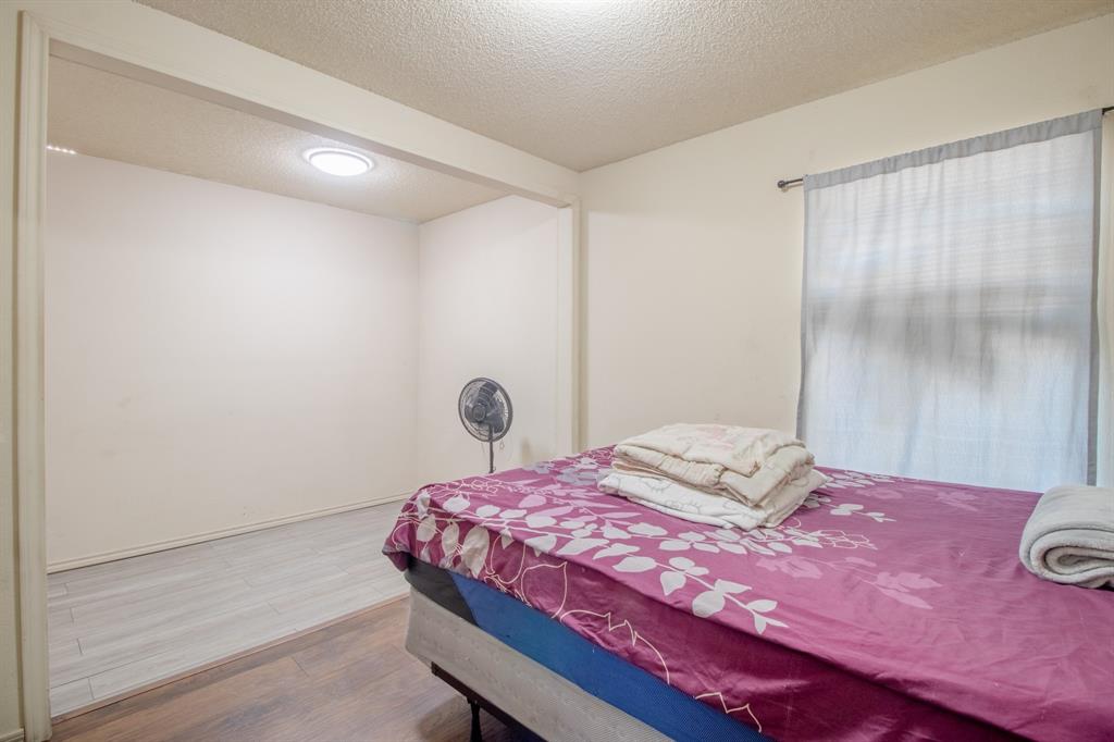 2651 Anderson Street Dallas, TX 75215 - Photo 15 of 21 2nd bedroom with sitting area