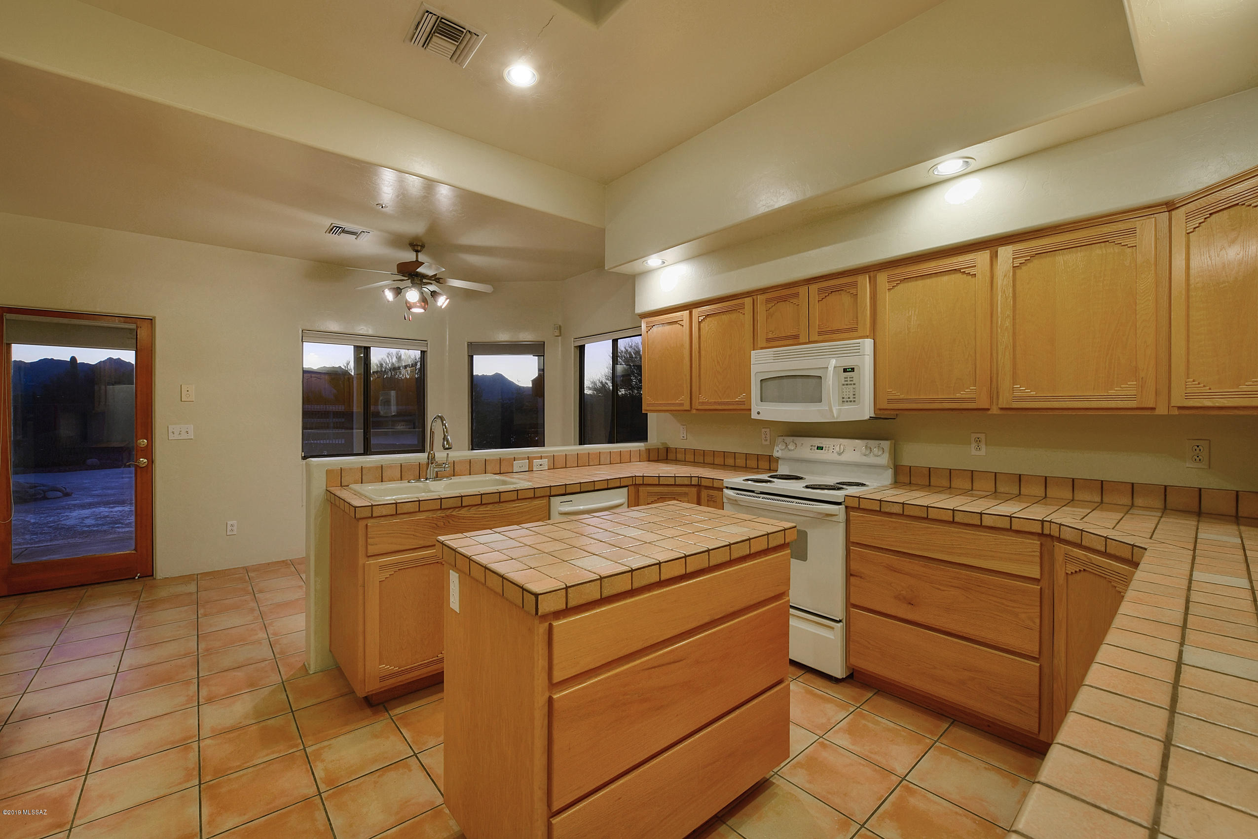 3553 North Grannen Road Tucson, AZ 85745 - Photo 10 of 40