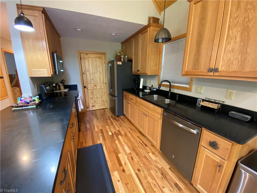 572 Casey Mountain Road Purlear, NC 28665 - Photo 7 of 22
