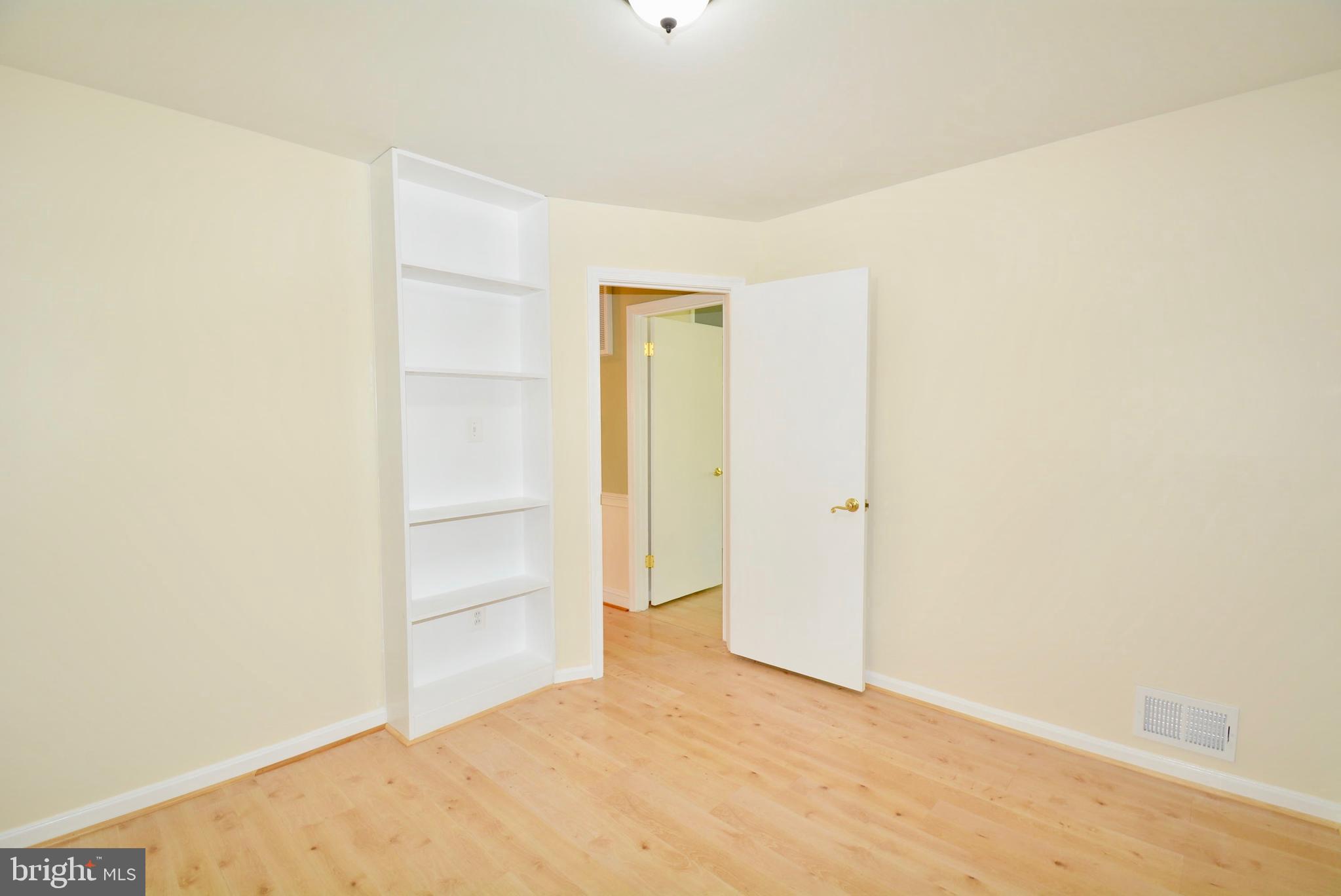 8921 Victoria Road Springfield, VA 22151 - Photo 11 of 29 Den