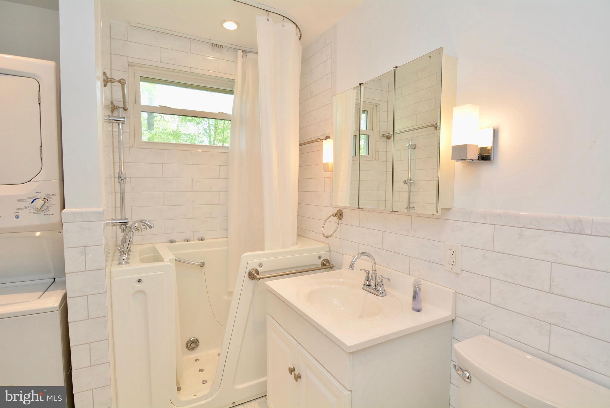 8921 Victoria Road Springfield, VA 22151 - Photo 19 of 29 Bathroom