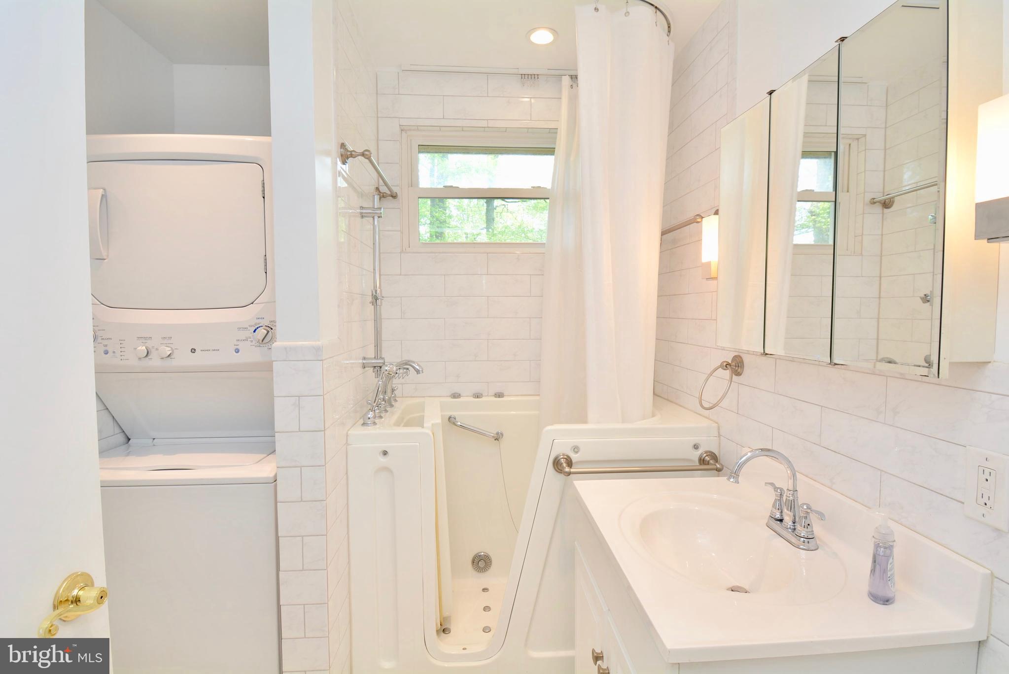 8921 Victoria Road Springfield, VA 22151 - Photo 20 of 29 Bathroom