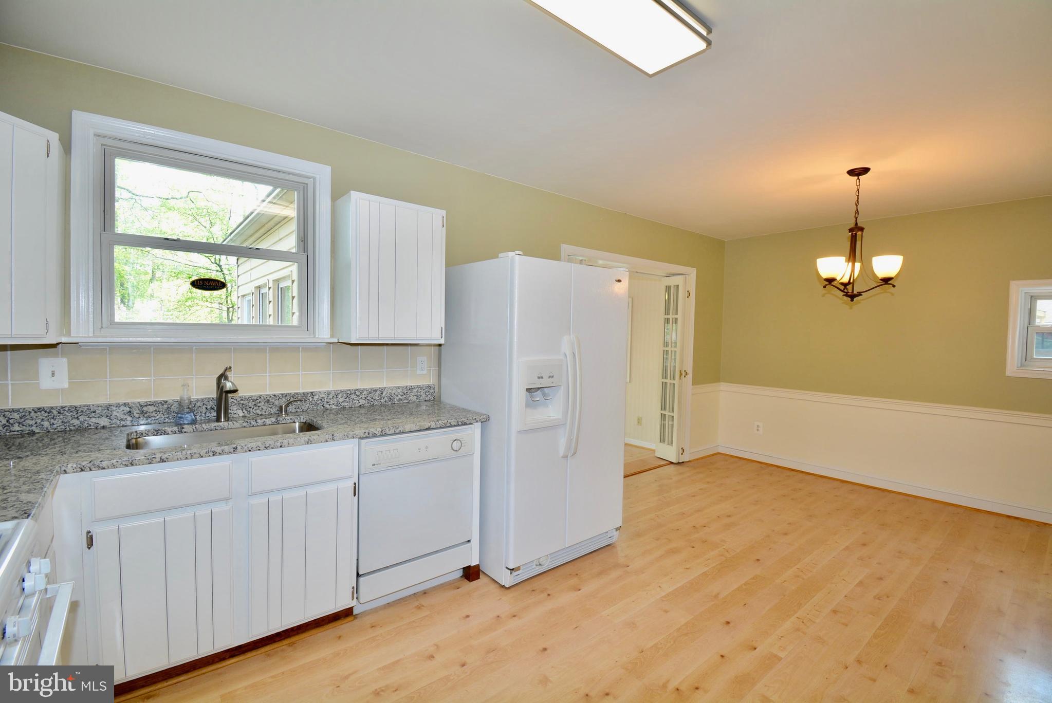 8921 Victoria Road Springfield, VA 22151 - Photo 3 of 29 Kitchen/Dining Area