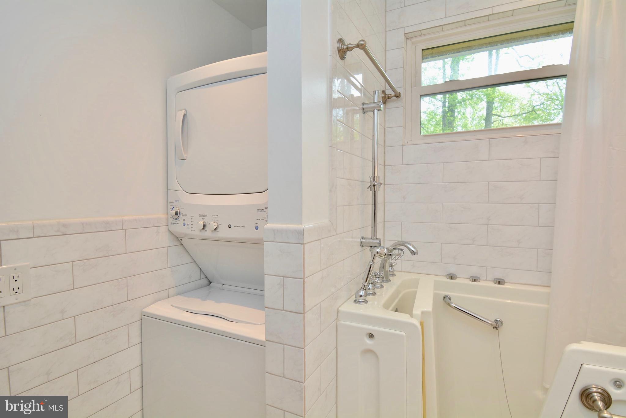 8921 Victoria Road Springfield, VA 22151 - Photo 21 of 29 Bathroom