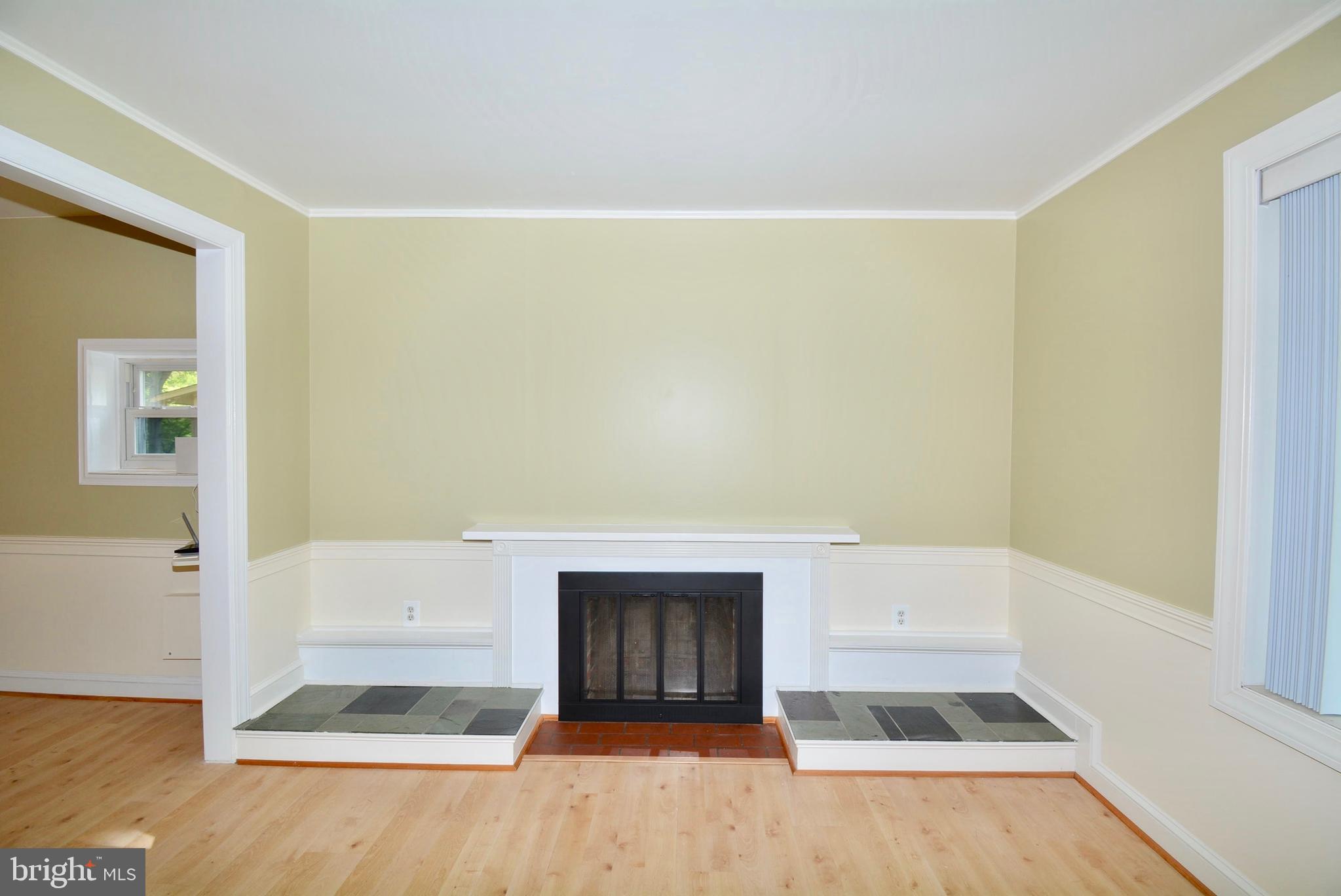8921 Victoria Road Springfield, VA 22151 - Photo 5 of 29 Living Room