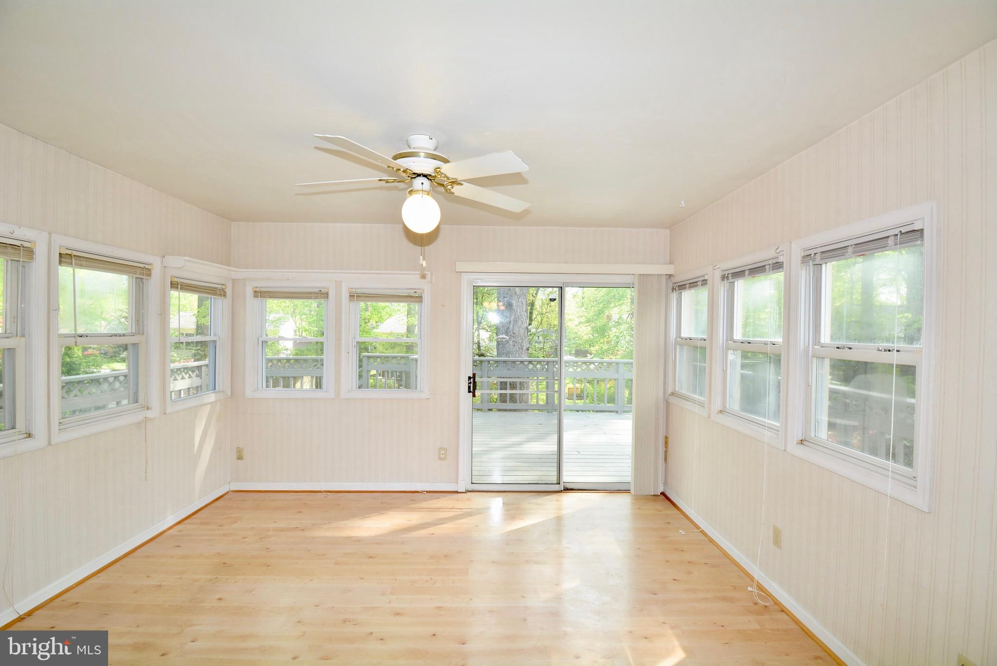8921 Victoria Road Springfield, VA 22151 - Photo 6 of 29 Sun-room