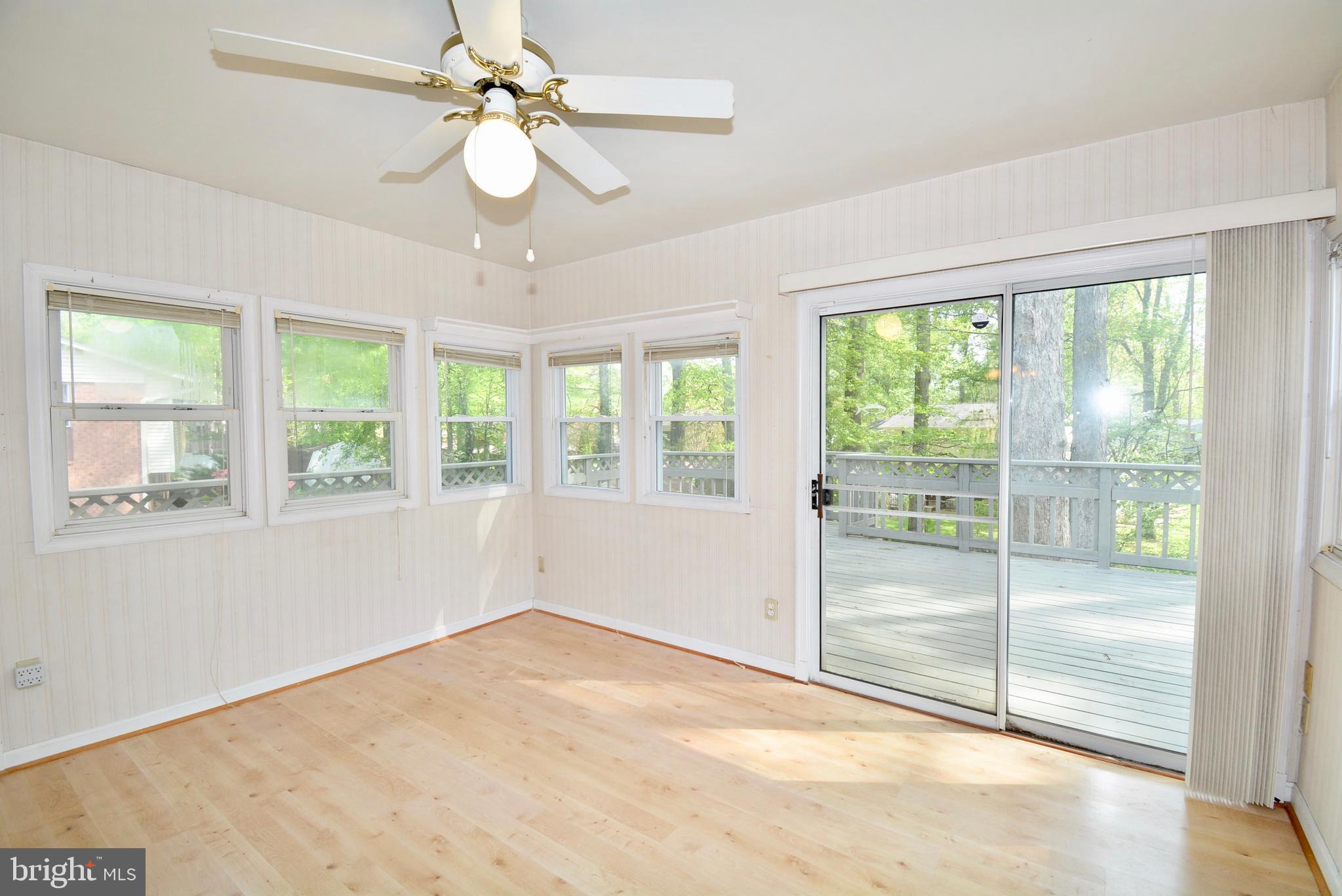 8921 Victoria Road Springfield, VA 22151 - Photo 7 of 29 Sun-room