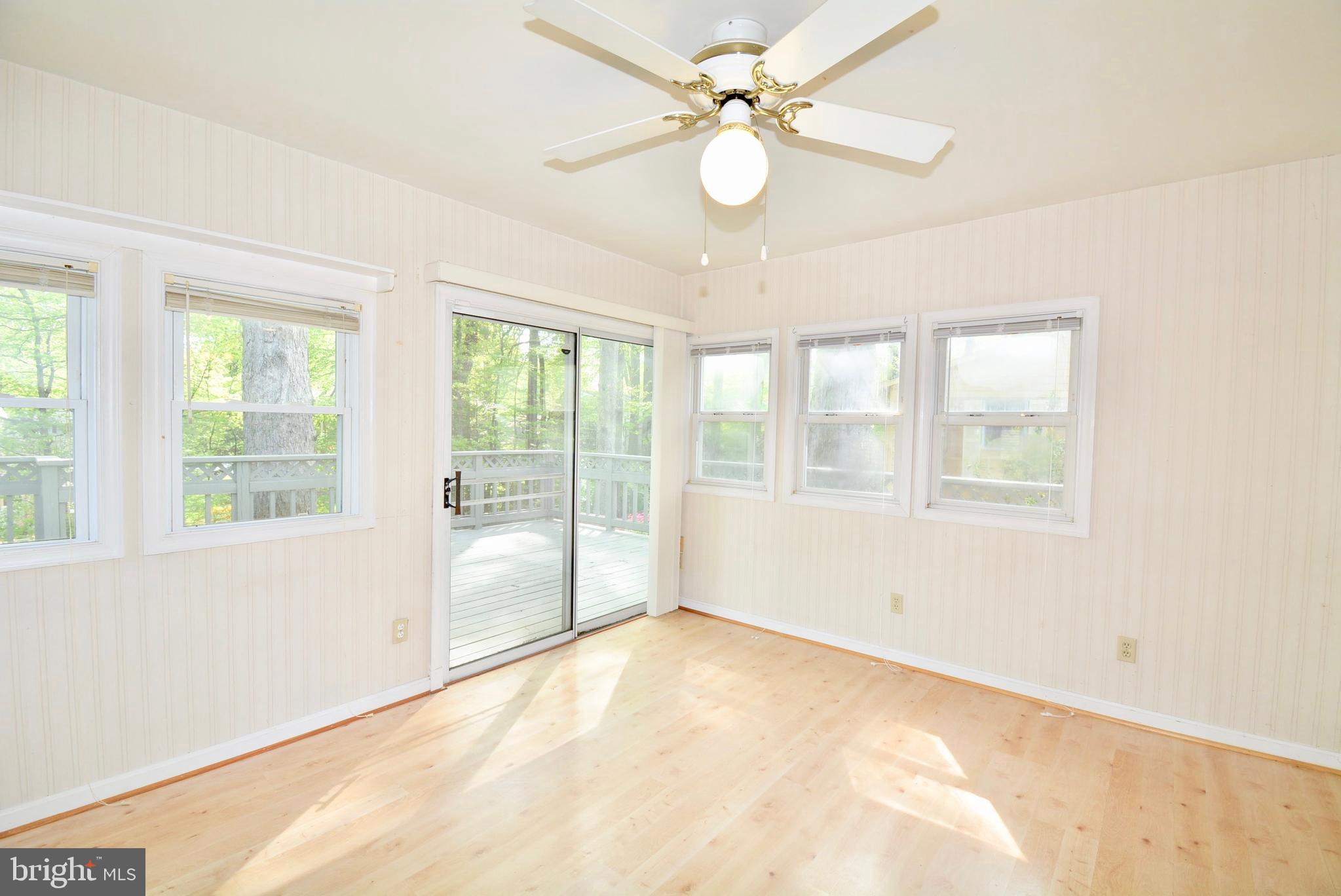 8921 Victoria Road Springfield, VA 22151 - Photo 8 of 29 Sun-room