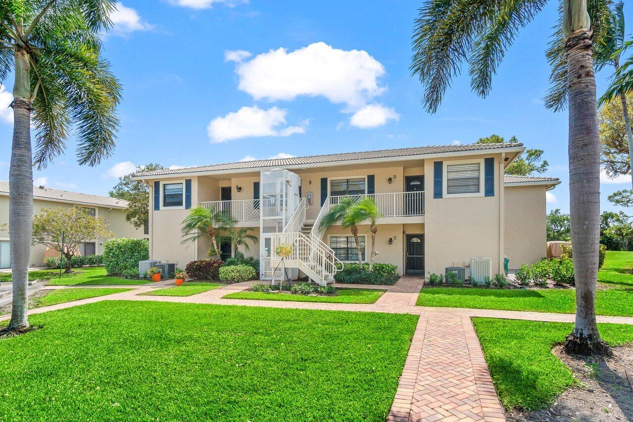 9 Stratford Drive, Unit D Boynton Beach, FL 33436 - Photo 2 of 61 002-9StratfordDriveEast-UnitD-BoyntonBea
