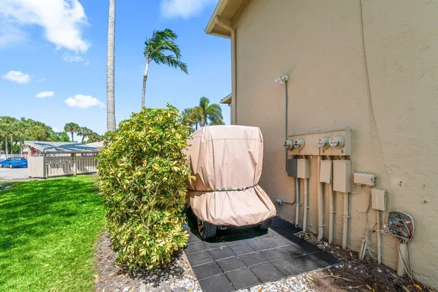 $75,000 | 9 Stratford Drive, Unit D, Boynton Beach, FL 33436