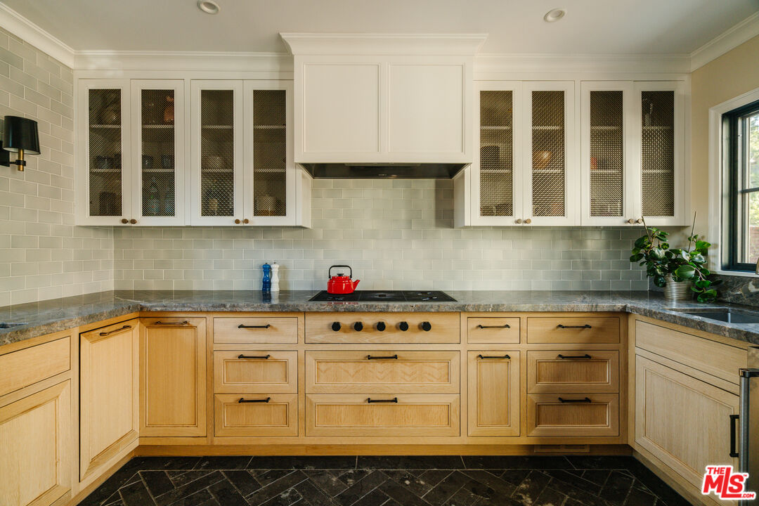 1465 Royal Boulevard Glendale, CA 91207 - Photo 18 of 67