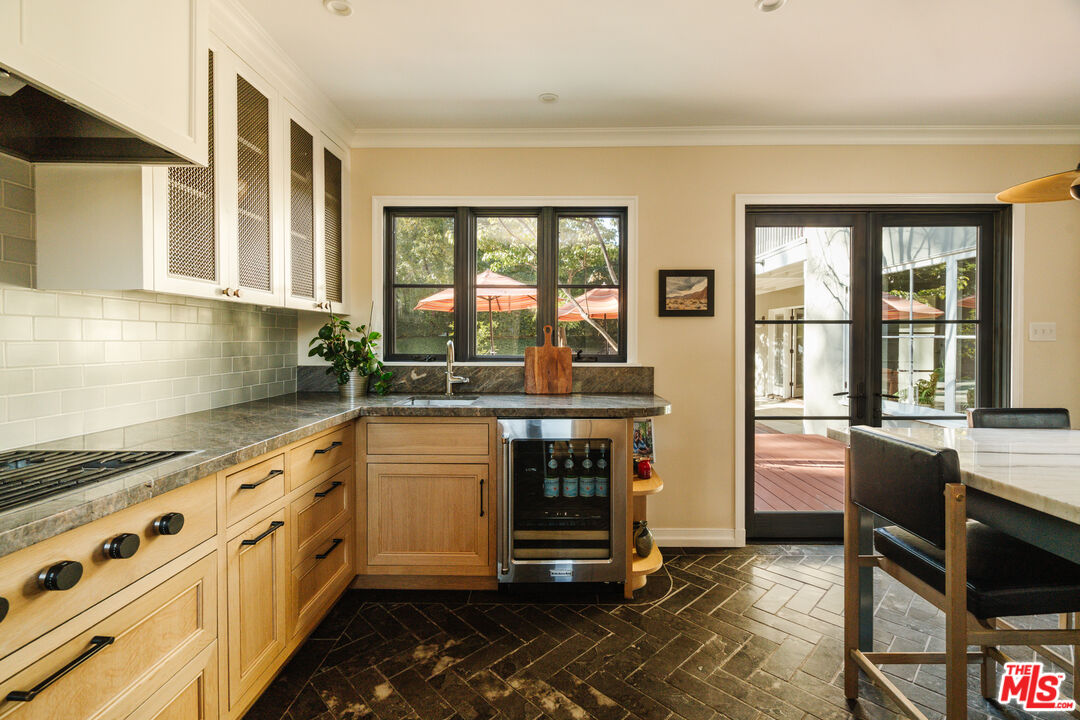 1465 Royal Boulevard Glendale, CA 91207 - Photo 19 of 67 a kitchen with stainless steel appliances granite countertop a stove and a sink