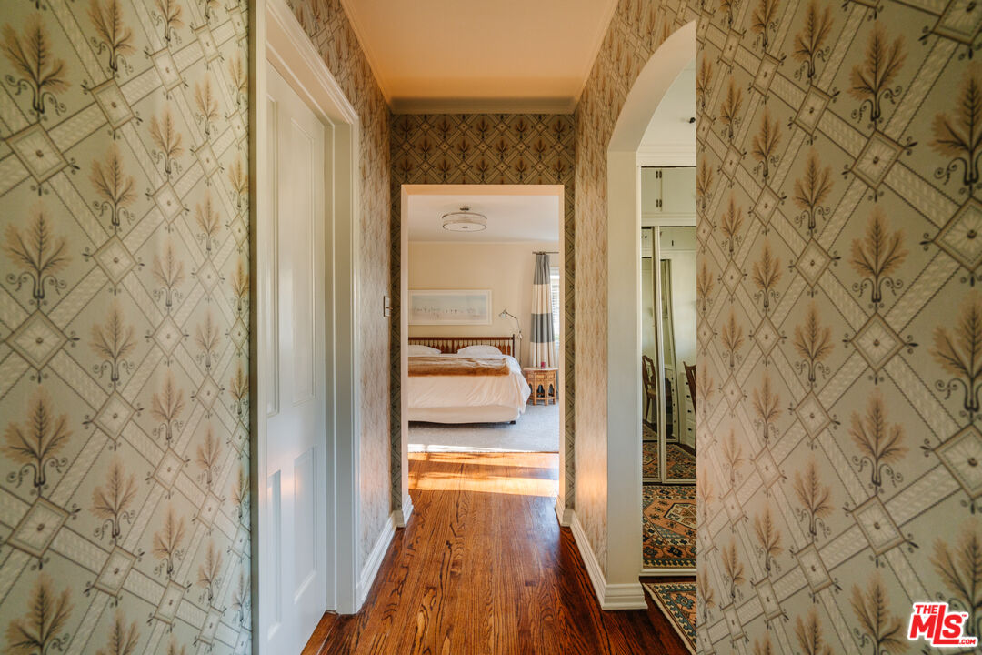 1465 Royal Boulevard Glendale, CA 91207 - Photo 28 of 67 a view of a bathroom