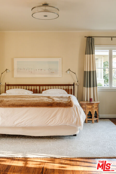 1465 Royal Boulevard Glendale, CA 91207 - Photo 32 of 67 a bedroom with a bed and a window