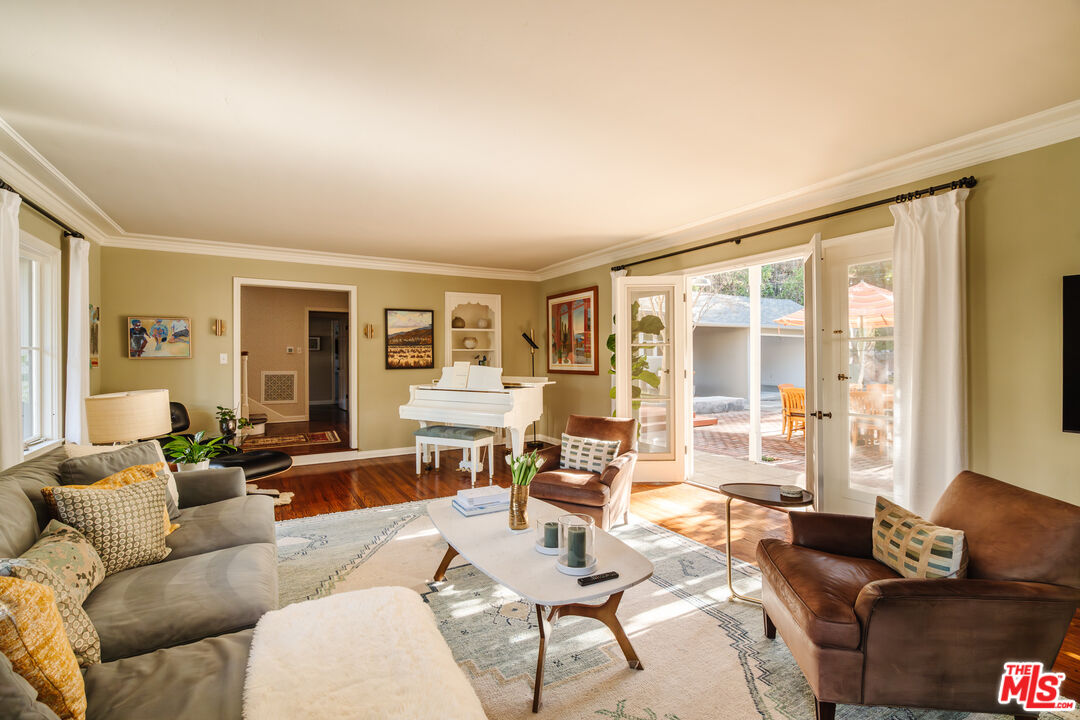 1465 Royal Boulevard Glendale, CA 91207 - Photo 9 of 67 a living room with furniture and a window