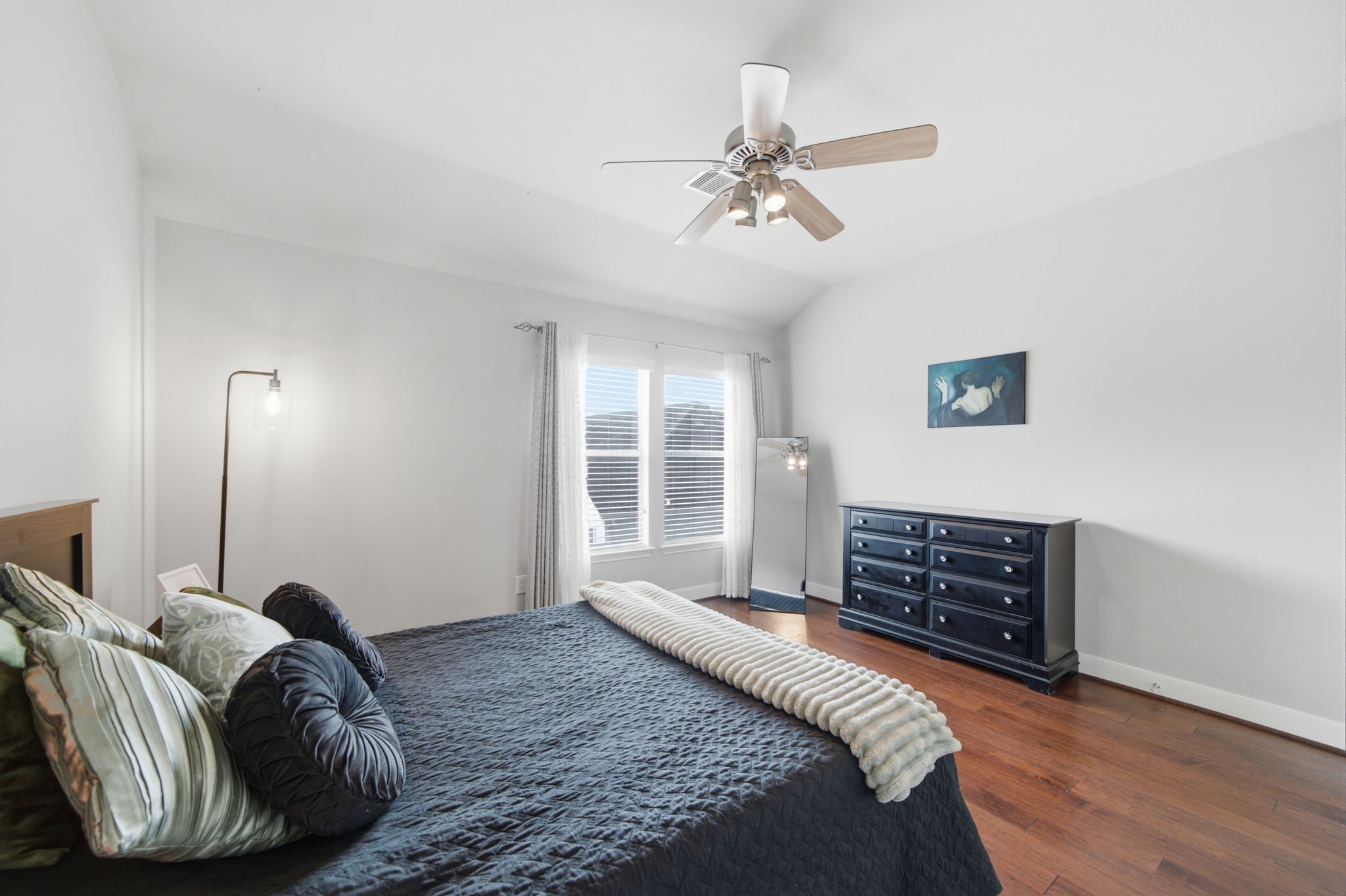 1716 Elgin Street Houston, TX 77004 - Photo 24 of 35 Primary bedroom located on the 3rd floor