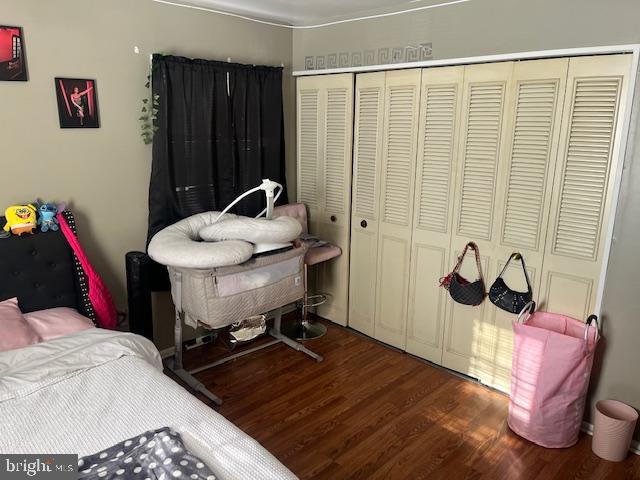 15 Helm Turn Willingboro, NJ 08046 - Photo 18 of 40 a bedroom with a bed and a dresser in it