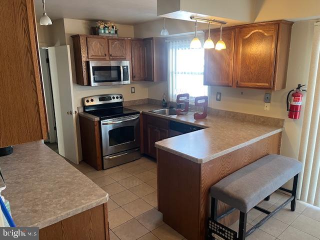 15 Helm Turn Willingboro, NJ 08046 - Photo 8 of 40 a kitchen with a stove a refrigerator and a microwave