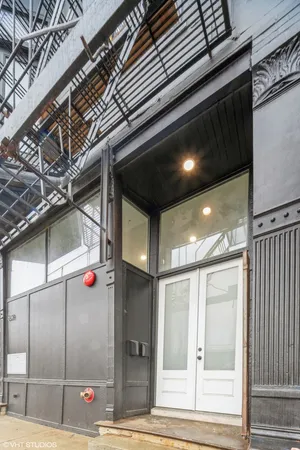 $2,700 | 639 West 18th Street, Unit 1, Chicago, IL 60616