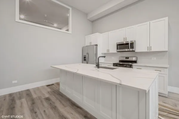 $2,700 | 639 West 18th Street, Unit 1, Chicago, IL 60616