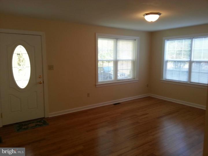 1614 Snuff Mill Road Hockessin, DE 19707 - Photo 8 of 16 Living Room