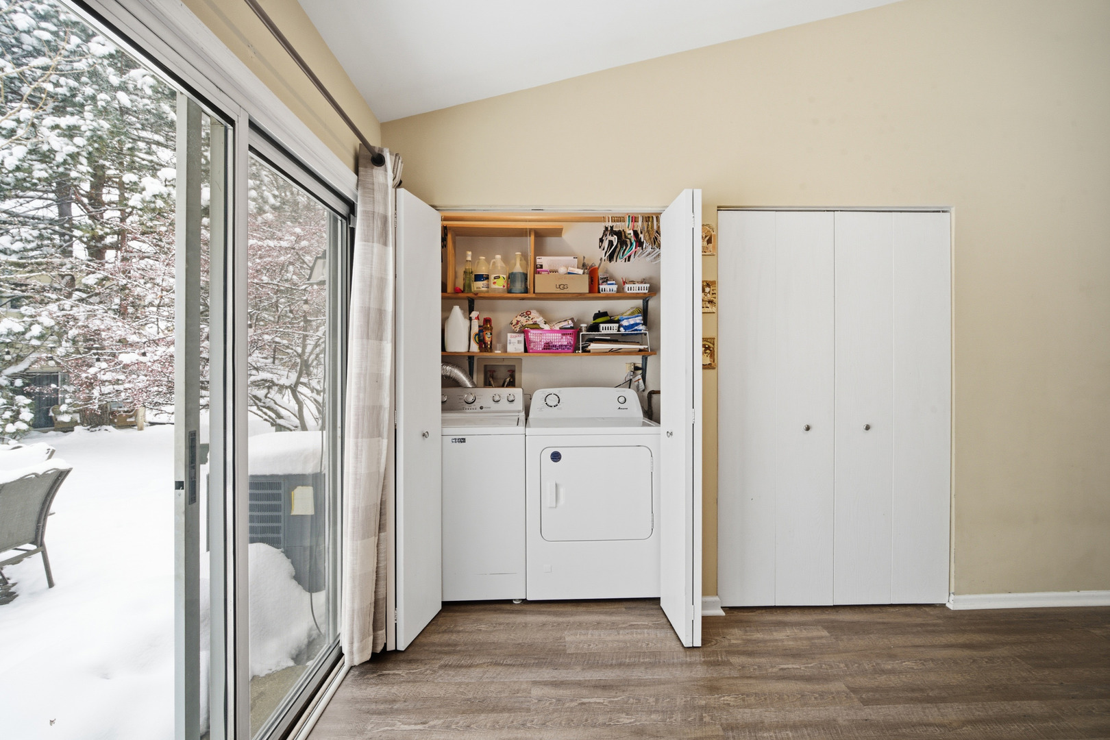 1264 Huntington Drive Mundelein, IL 60060 - Photo 17 of 32 a view of water heater room