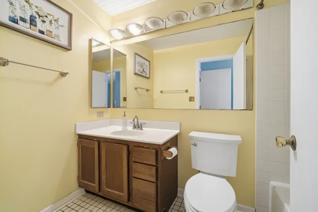 $299,000 | 1264 Huntington Drive, Mundelein, IL 60060