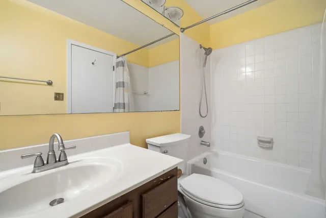 $299,000 | 1264 Huntington Drive, Mundelein, IL 60060