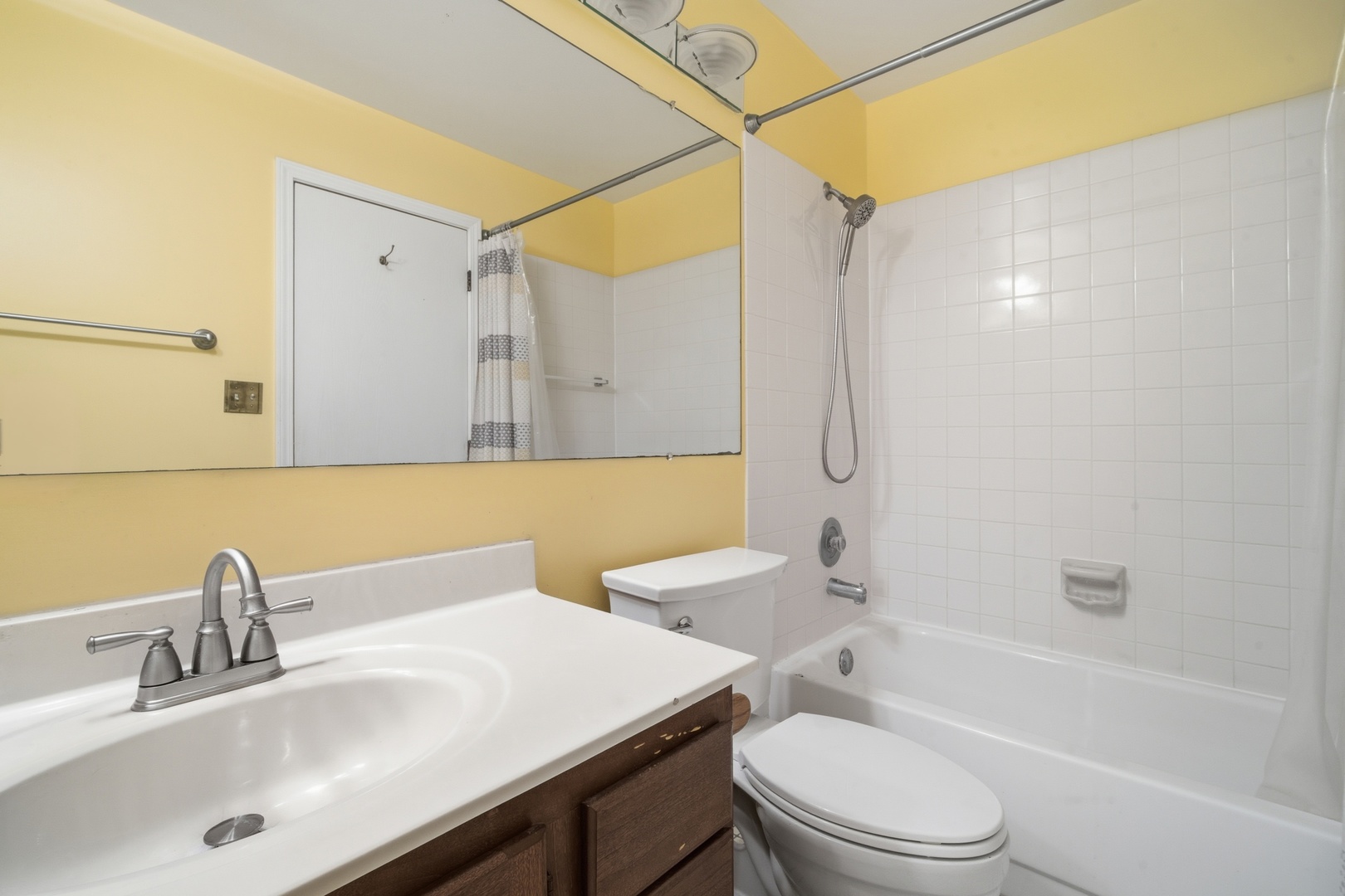 1264 Huntington Drive Mundelein, IL 60060 - Photo 19 of 32 a bathroom with a sink a toilet and shower