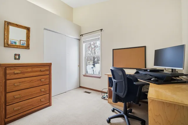 $299,000 | 1264 Huntington Drive, Mundelein, IL 60060