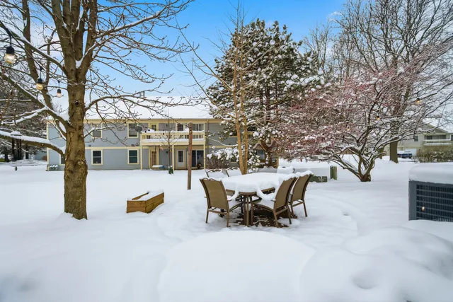 $299,000 | 1264 Huntington Drive, Mundelein, IL 60060