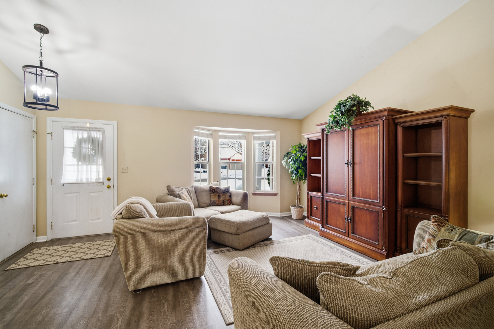 1264 Huntington Drive Mundelein, IL 60060 - Photo 6 of 32 a living room with furniture and a window