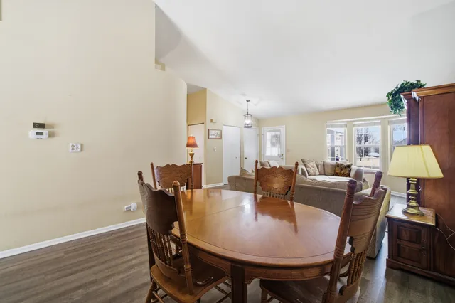 $299,000 | 1264 Huntington Drive, Mundelein, IL 60060