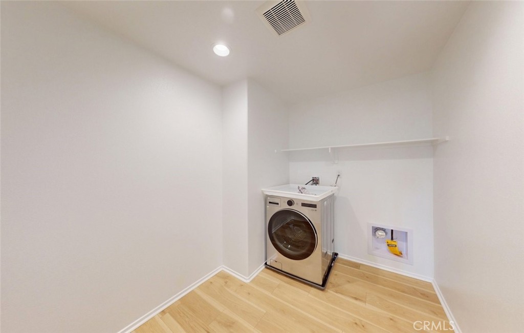 340 Lilly Rialto, CA 92376 - Photo 45 of 50 a view of utility room with washer and dryer