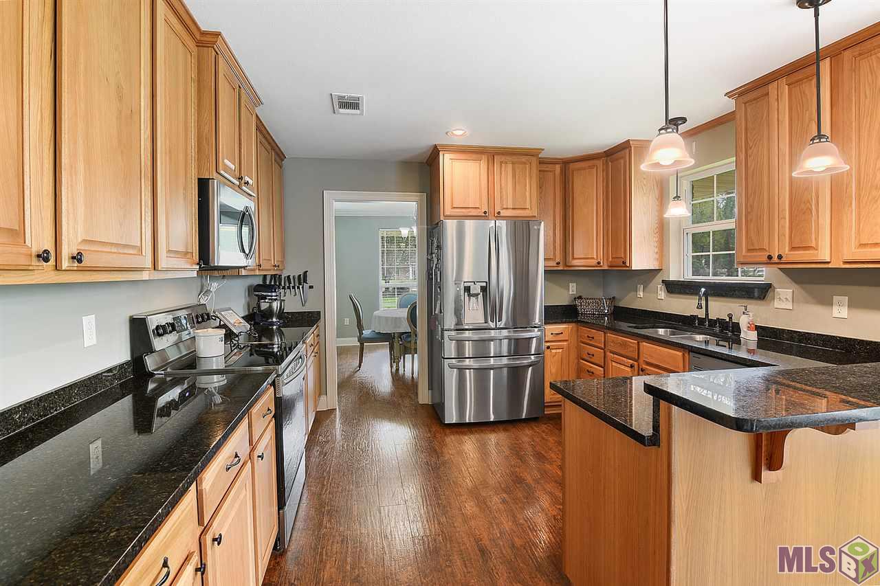 9525 Shadows End Avenue Baton Rouge, LA 70818 - Photo 4 of 20 Gallery Image 4