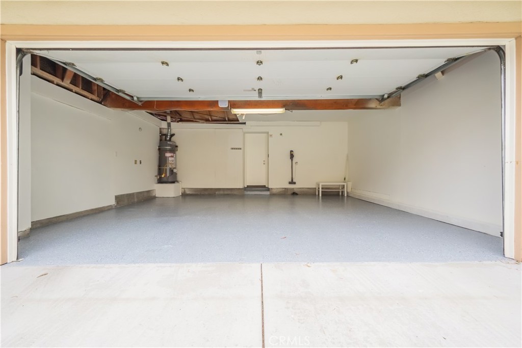 19 Dartmouth Irvine, CA 92612 - Photo 25 of 44 a view of a garage