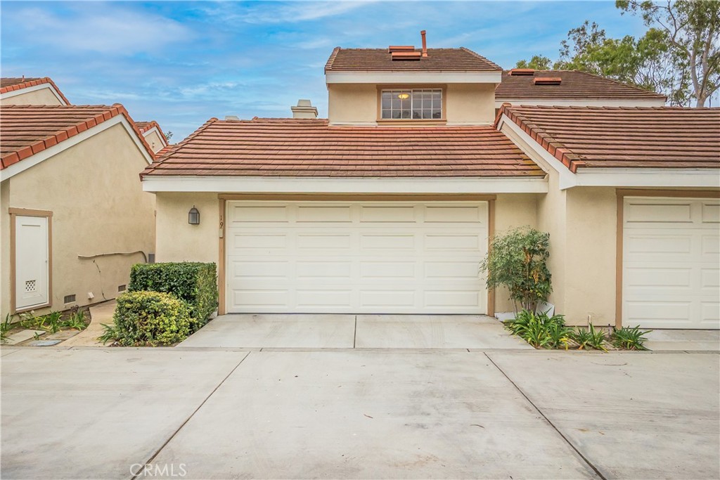 19 Dartmouth Irvine, CA 92612 - Photo 26 of 44 a front view of a house with garden