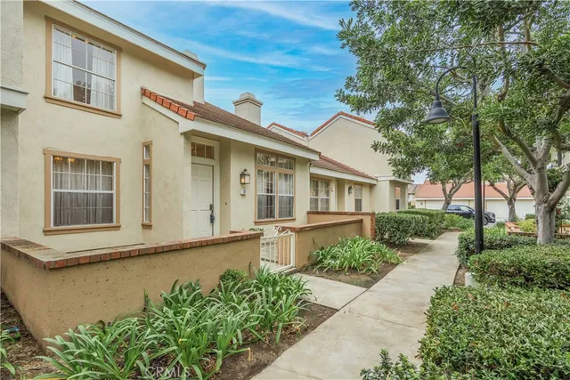 $1,170,000 | 19 Dartmouth, Irvine, CA 92612