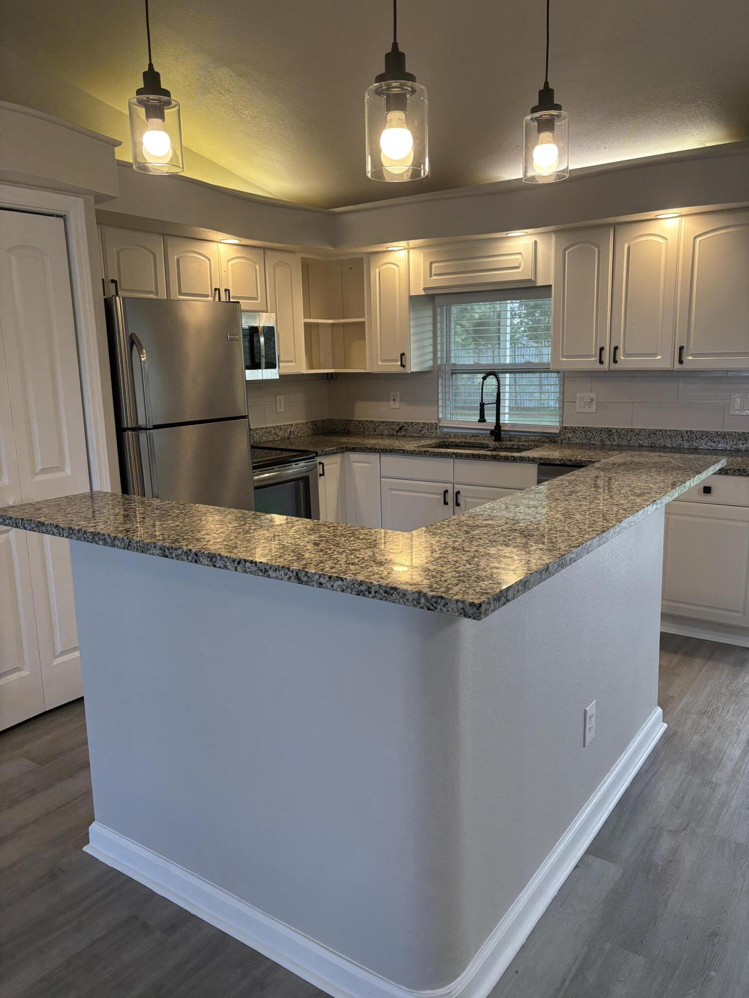 380 Southwest Undallo Road Port St. Lucie, FL 34953 - Photo 4 of 16 Kitchen
