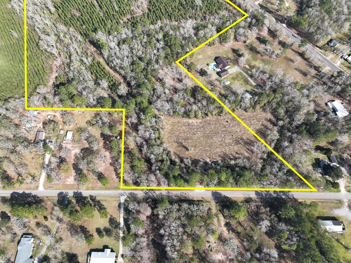 T-1 Lakeview Road Vidor, TX 77662 - Photo 17 of 18 a view of a yard with an outdoor space