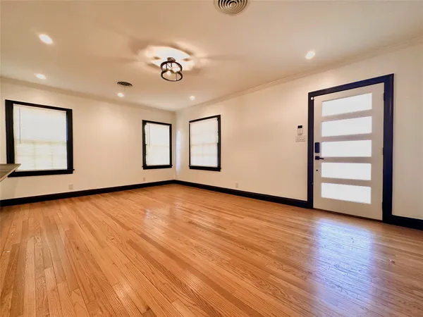 $3,600 | 3201 French Place, Austin, TX 78722