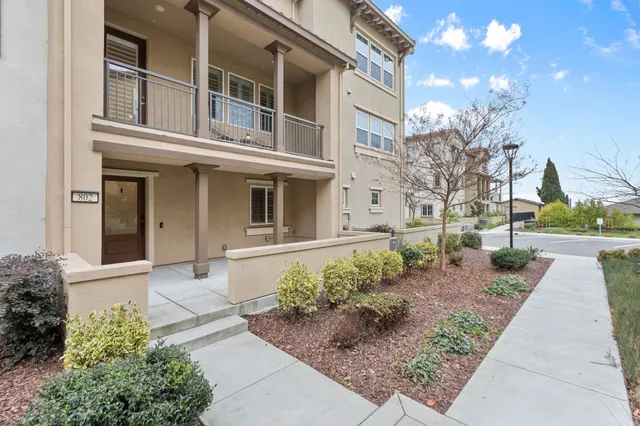 $888,000 | 16330 Ridgehaven Drive, Unit 802, Castro Valley, CA 94578