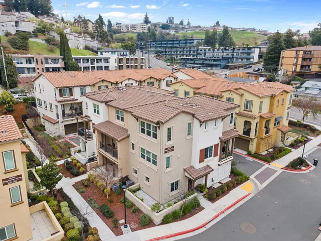 $888,000 | 16330 Ridgehaven Drive, Unit 802, Castro Valley, CA 94578