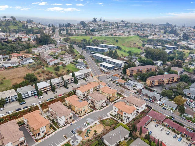 $888,000 | 16330 Ridgehaven Drive, Unit 802, Castro Valley, CA 94578